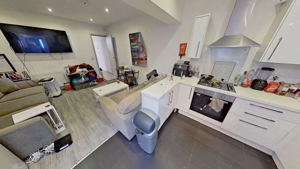 8 bedroom house for rent