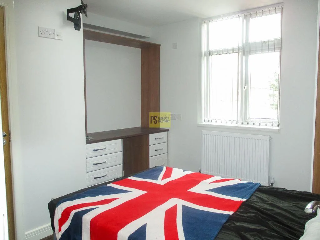 5 bedroom terraced house for rent