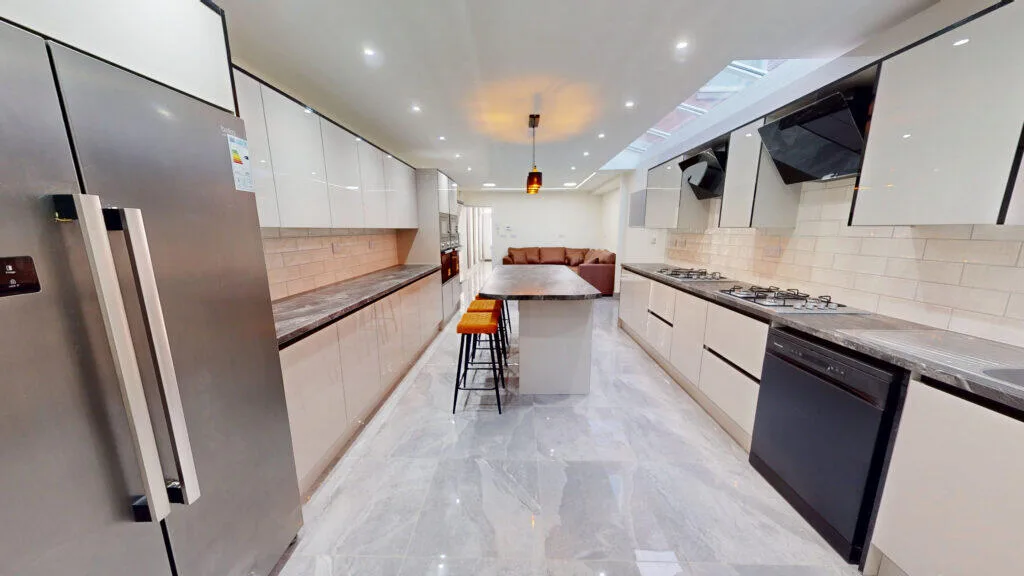 6 bedroom house for rent