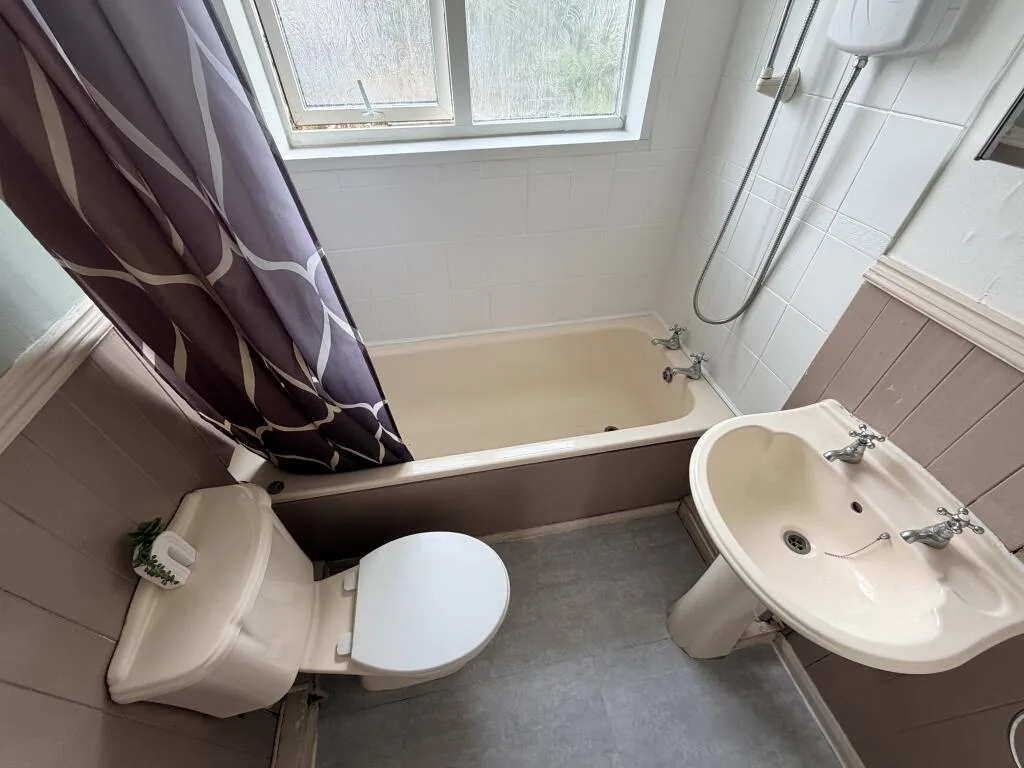 3 bedroom semi-detached house for rent
