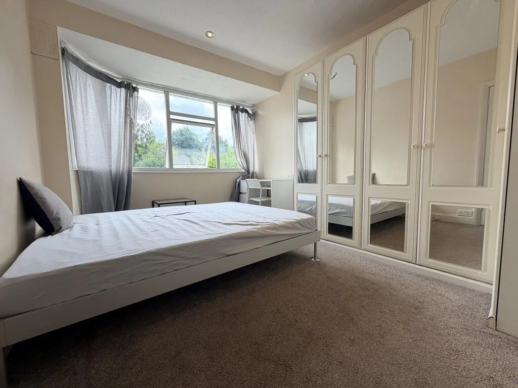3 bedroom semi-detached house for rent
