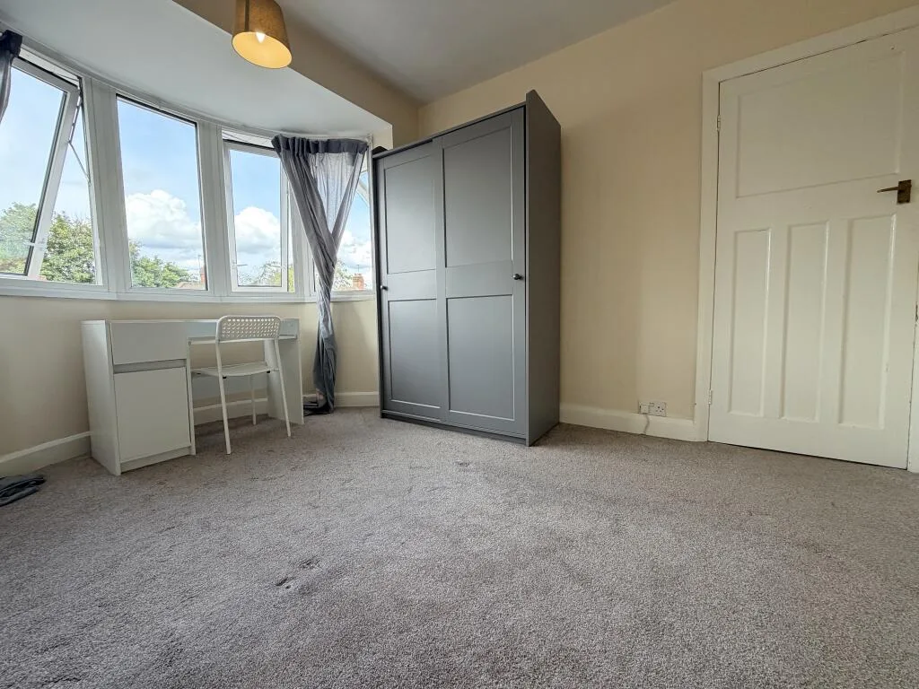 3 bedroom semi-detached house for rent