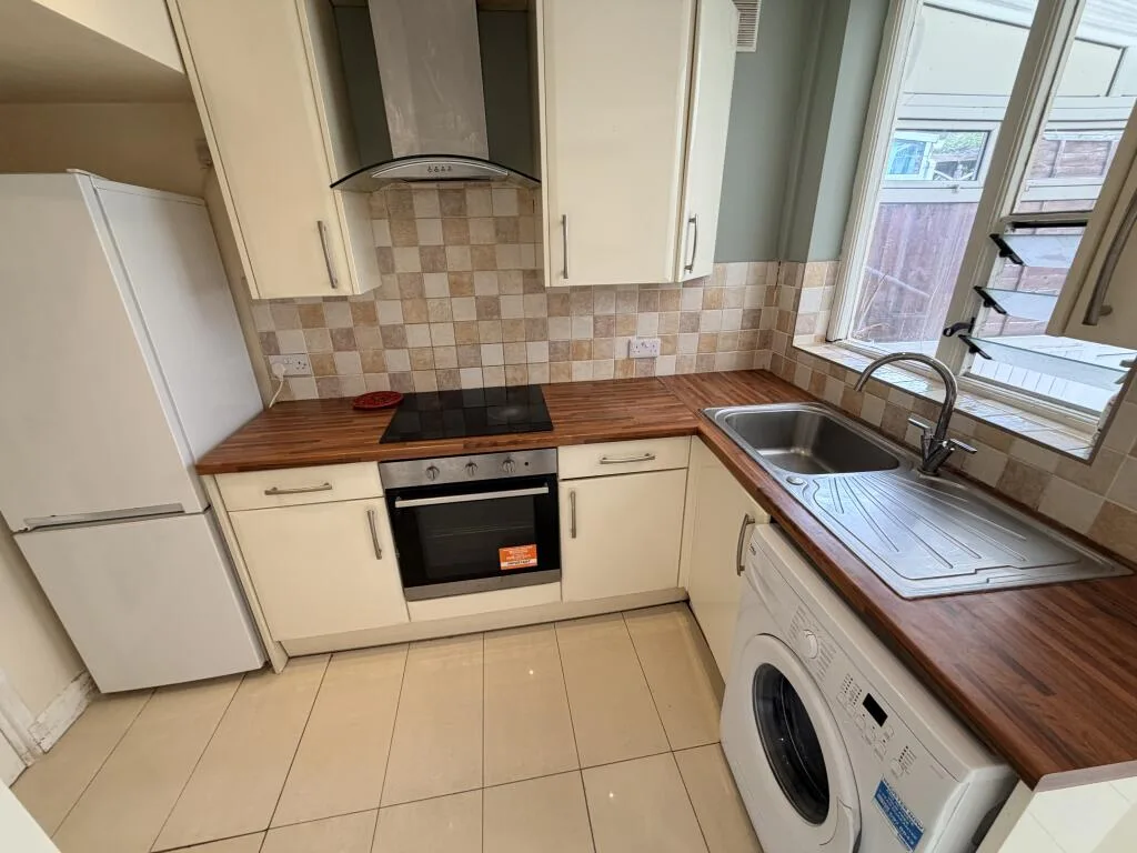 3 bedroom semi-detached house for rent