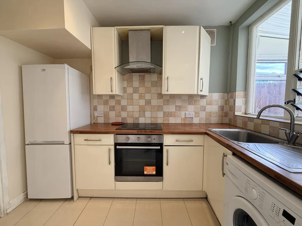 3 bedroom semi-detached house for rent