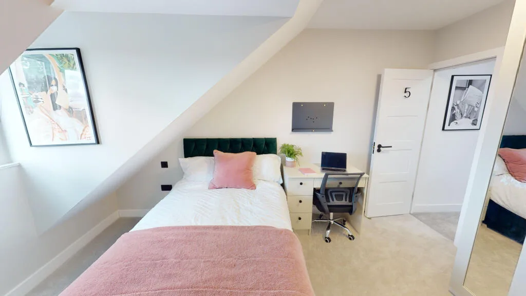 6 bedroom house for rent