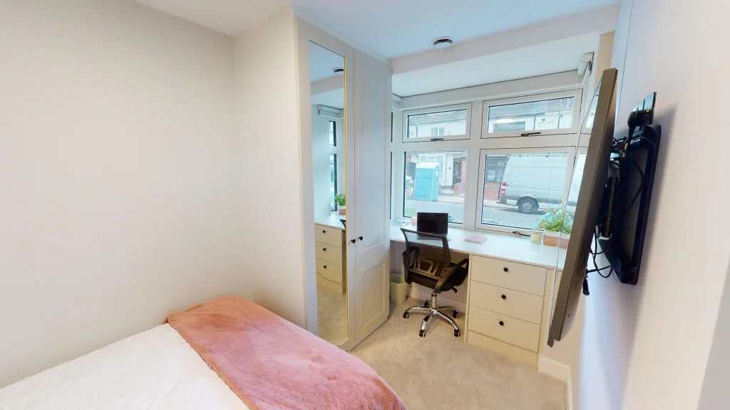 6 bedroom house for rent