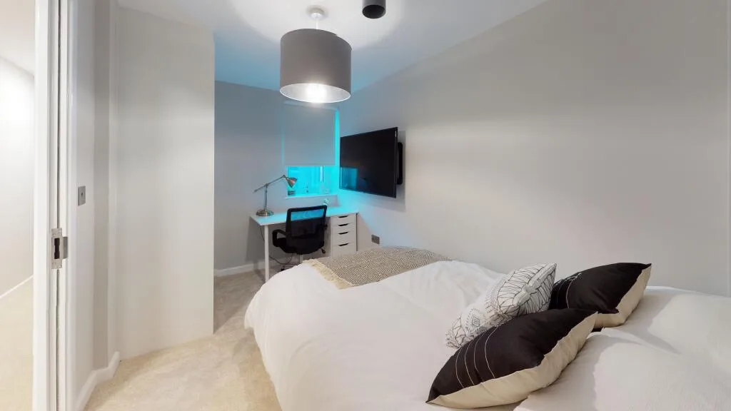 6 bedroom house for rent