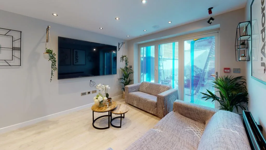 6 bedroom house for rent