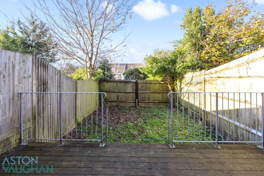4 bedroom semi-detached house for rent