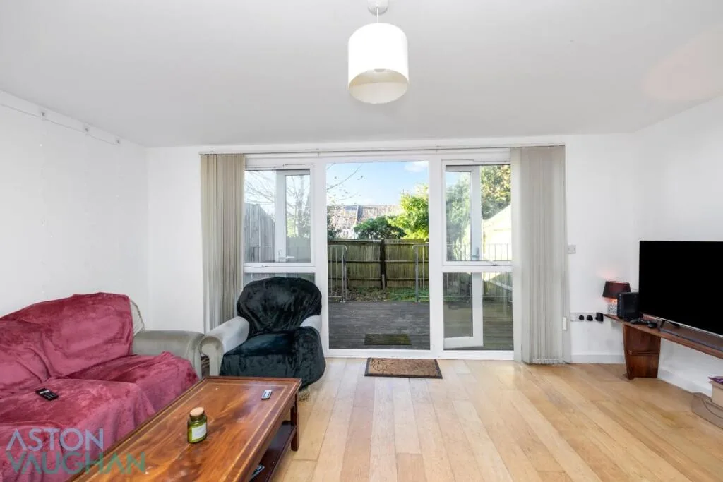 4 bedroom semi-detached house for rent
