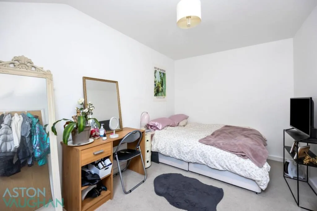 4 bedroom semi-detached house for rent