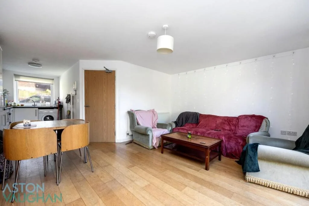 4 bedroom semi-detached house for rent