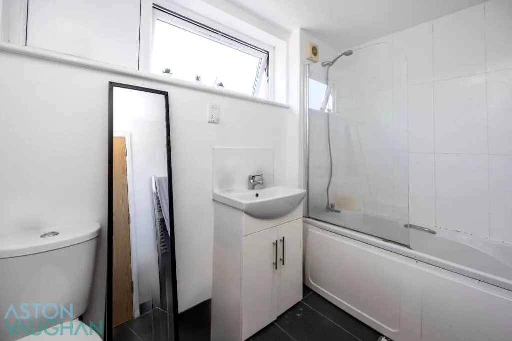 4 bedroom semi-detached house for rent