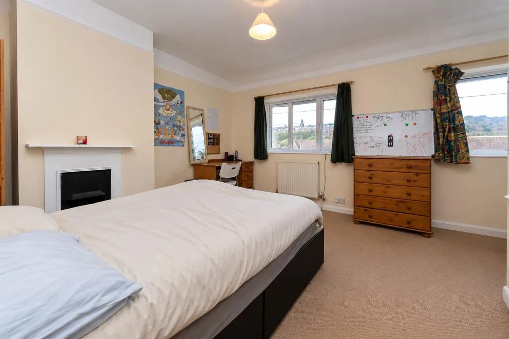 5 bedroom semi-detached house for rent
