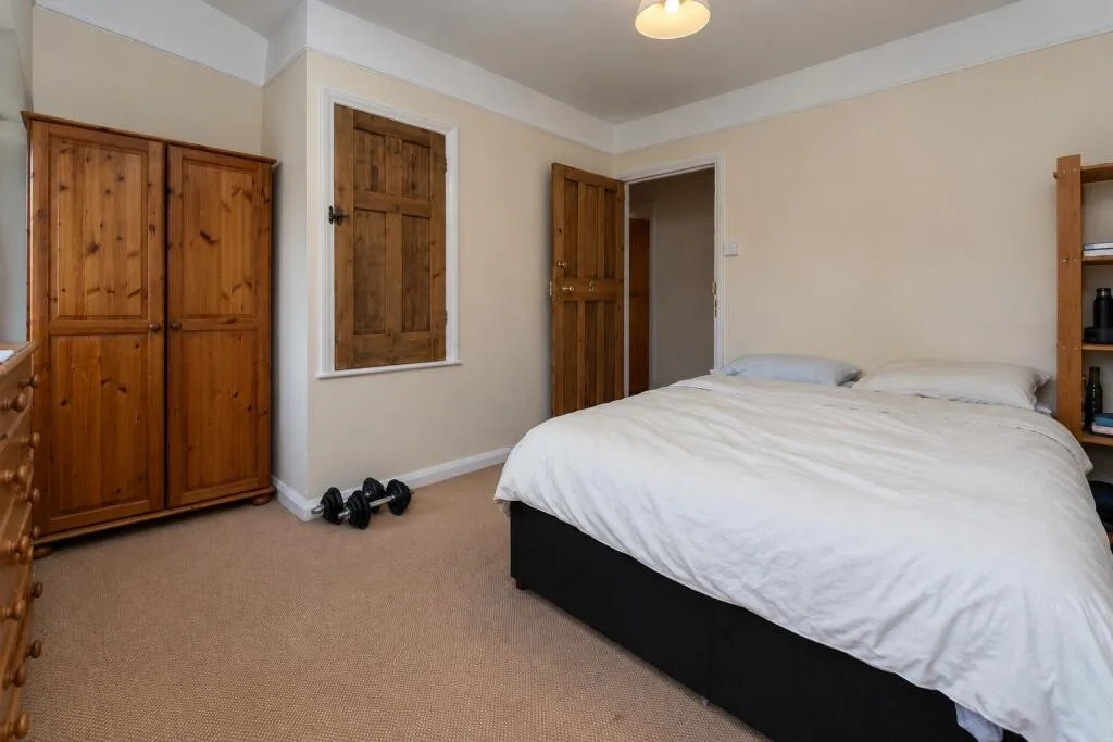 5 bedroom semi-detached house for rent