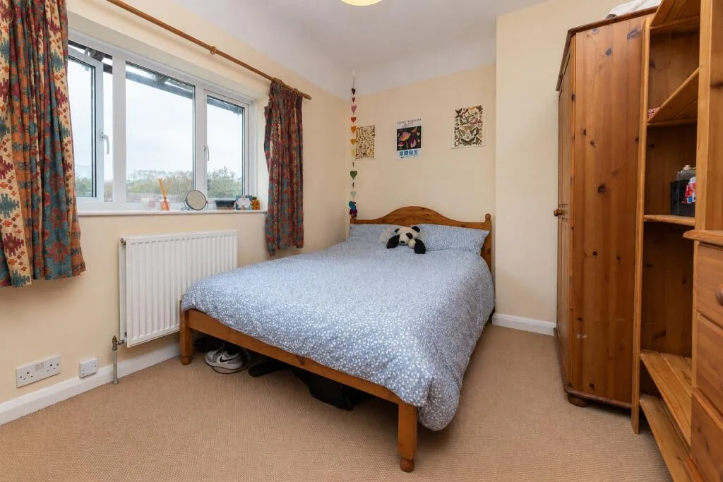 5 bedroom semi-detached house for rent