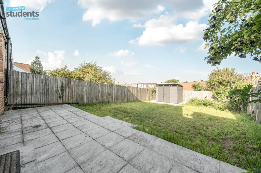 6 bedroom terraced house for rent
