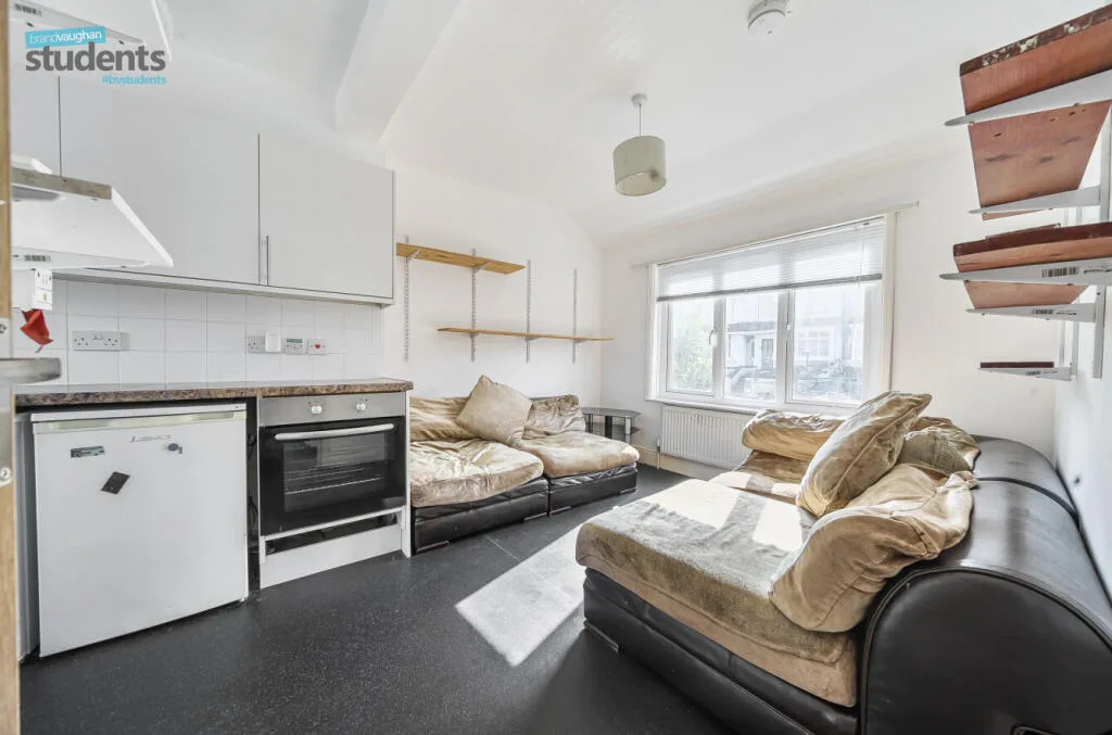 6 bedroom terraced house for rent