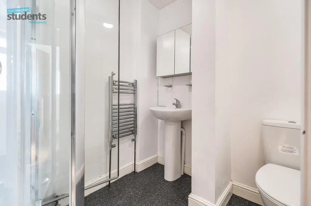 6 bedroom terraced house for rent