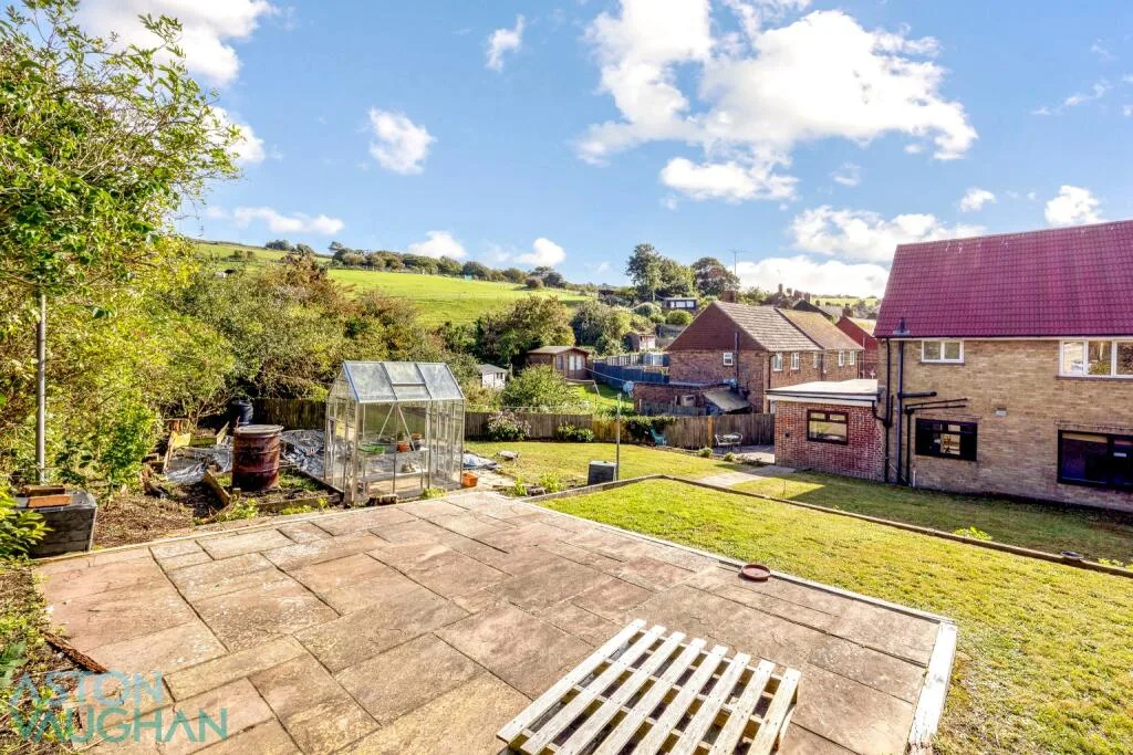 5 bedroom semi-detached house for rent