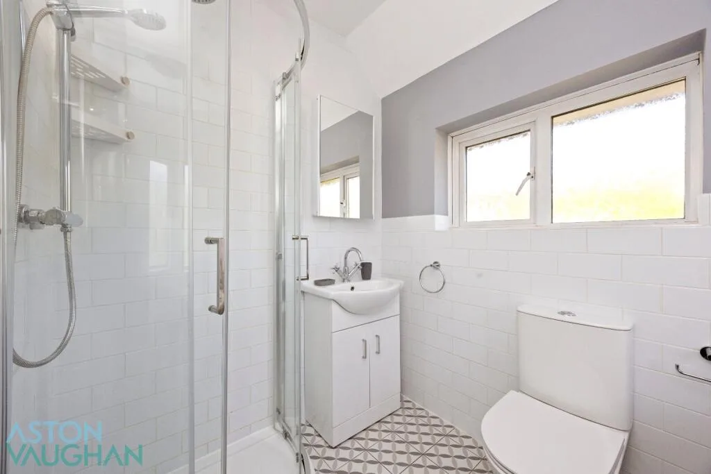 5 bedroom semi-detached house for rent