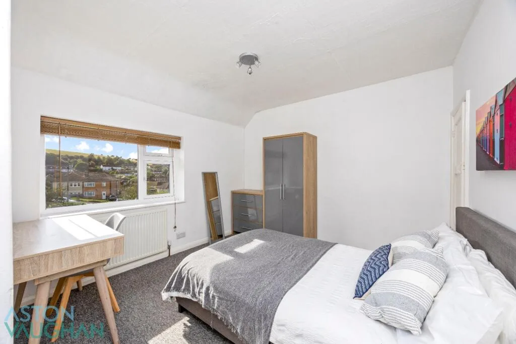 5 bedroom semi-detached house for rent