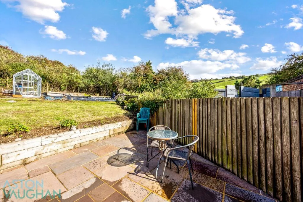 5 bedroom semi-detached house for rent