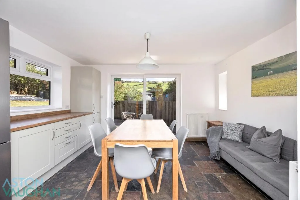 5 bedroom semi-detached house for rent