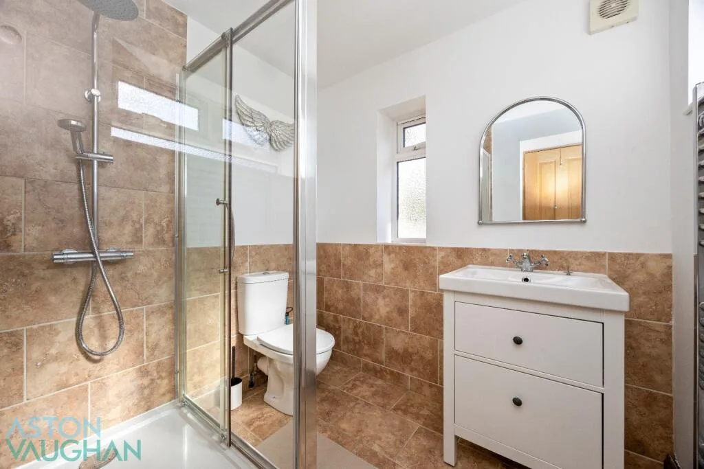 5 bedroom semi-detached house for rent