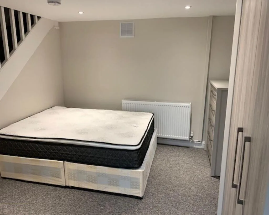 4 bedroom semi-detached house for rent