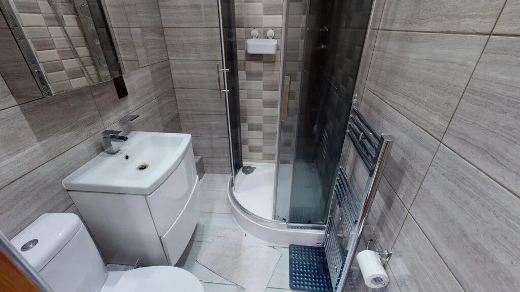 6 bedroom house for rent