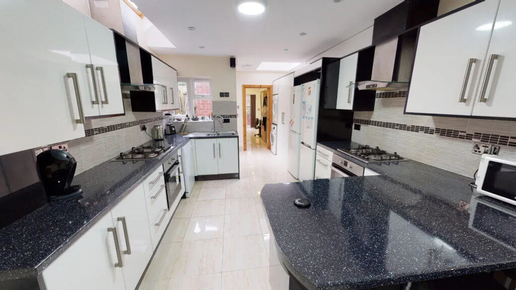 6 bedroom house for rent