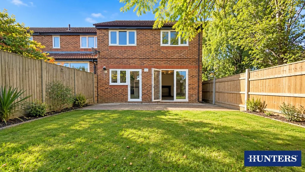 4 bedroom end of terrace house for rent