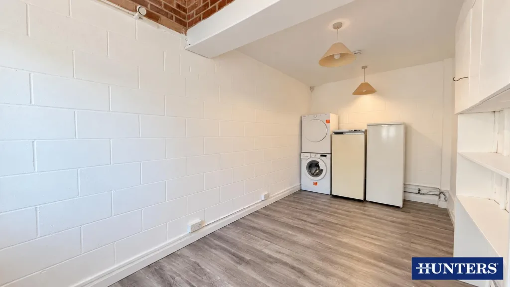 4 bedroom end of terrace house for rent