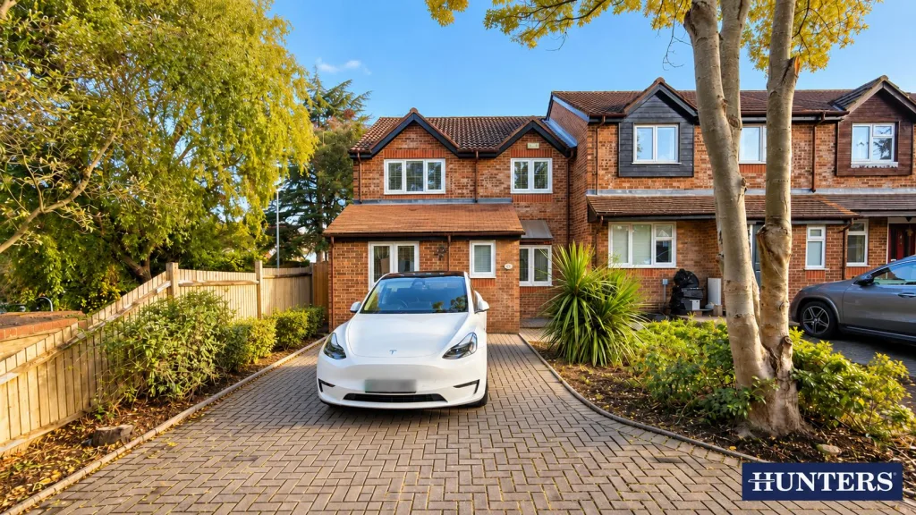 4 bedroom end of terrace house for rent