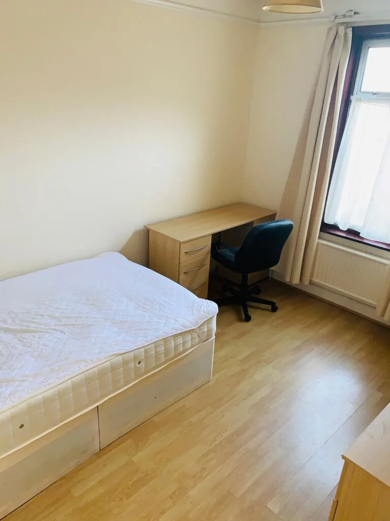5 bedroom terraced house for rent