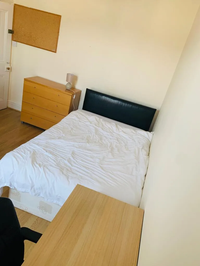 5 bedroom terraced house for rent