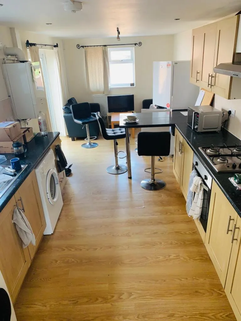 5 bedroom terraced house for rent