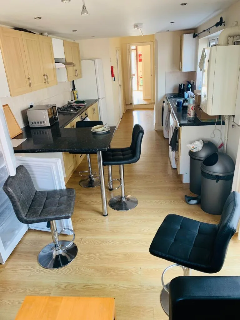 5 bedroom terraced house for rent