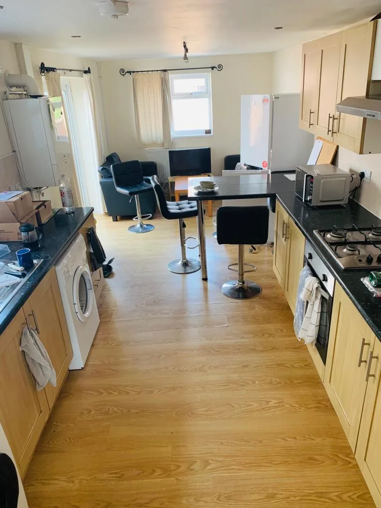 5 bedroom terraced house for rent