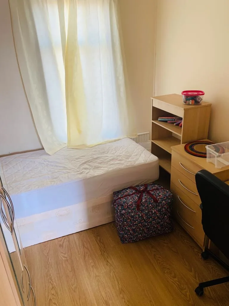 5 bedroom terraced house for rent