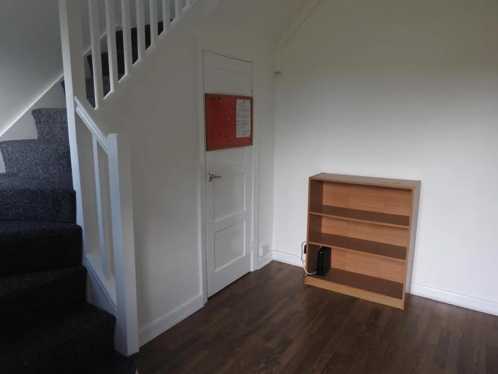 5 bedroom semi-detached house for rent