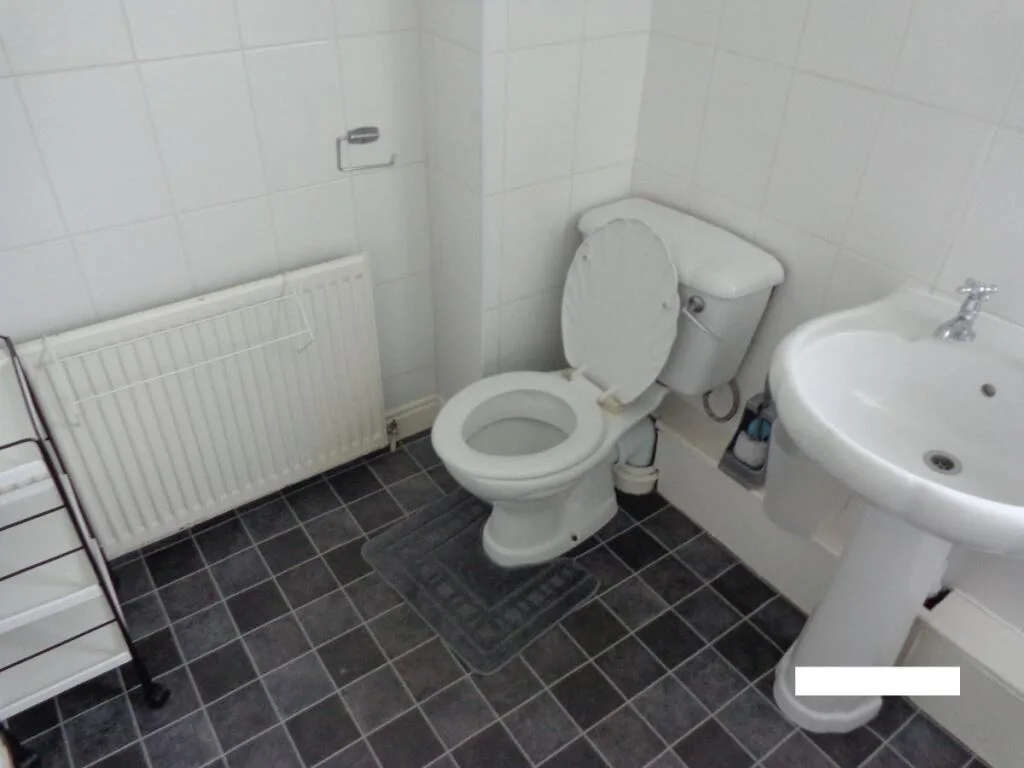 5 bedroom semi-detached house for rent