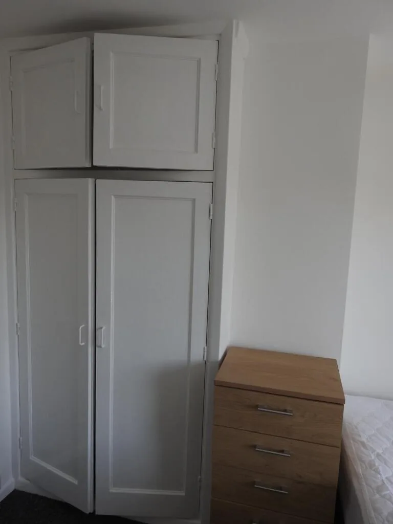5 bedroom semi-detached house for rent