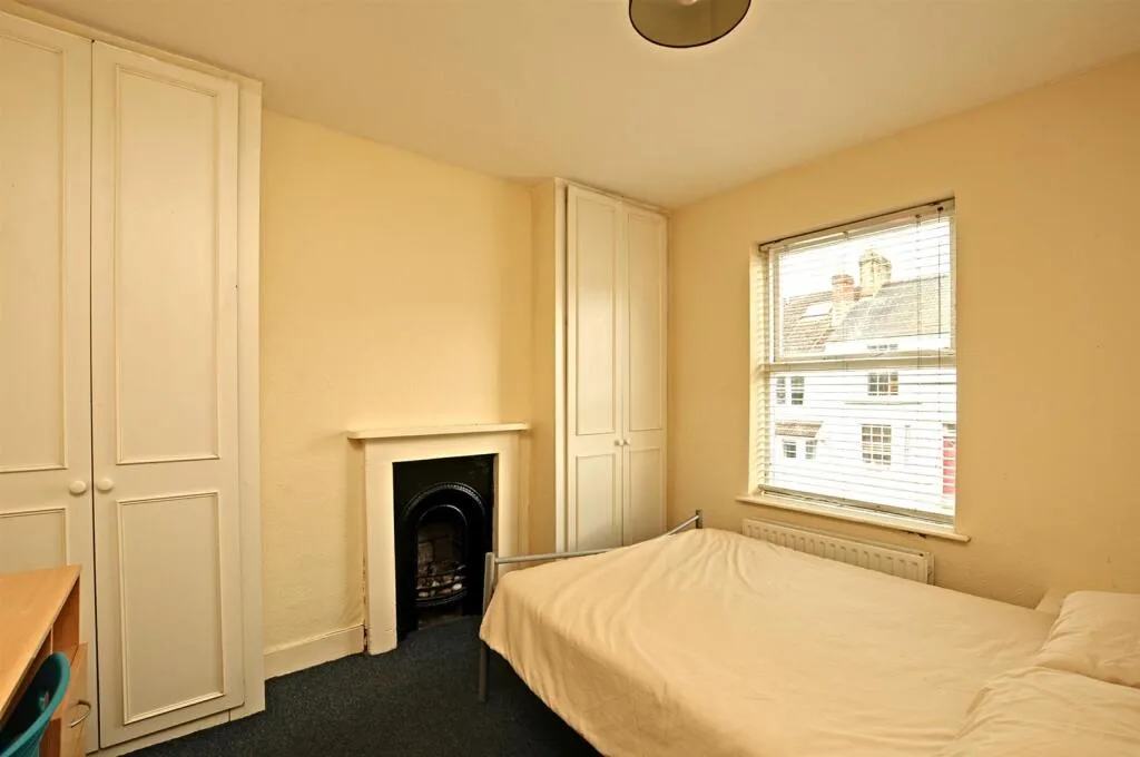 5 bedroom house for rent