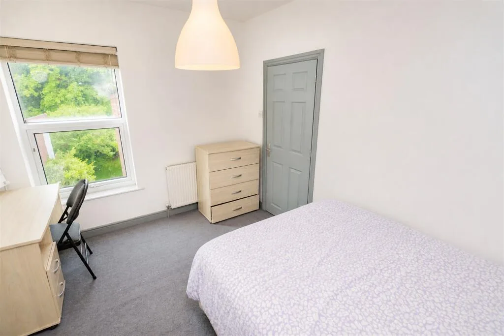 6 bedroom house for rent
