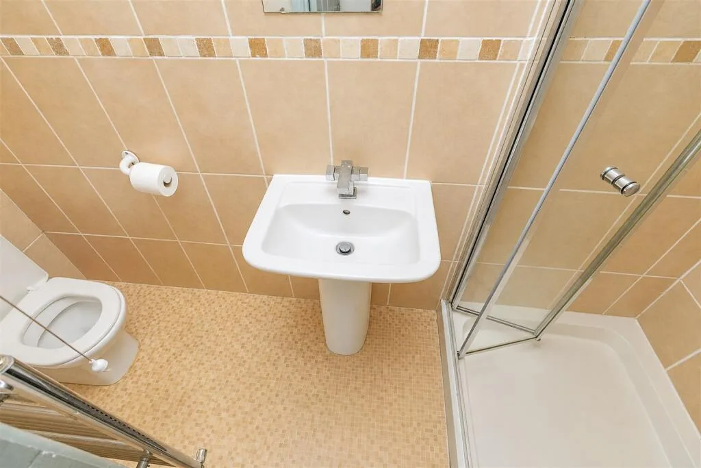 6 bedroom house for rent