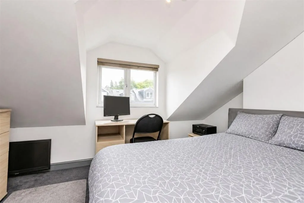 6 bedroom house for rent