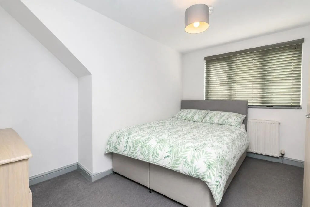6 bedroom house for rent