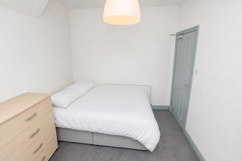 6 bedroom house for rent